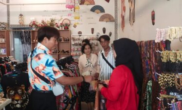 Batik Store at D’Bintan authentic Indonesian batik batik fashion Bintan handmade batik Indonesia traditional batik clothing Bintan batik souvenirs
